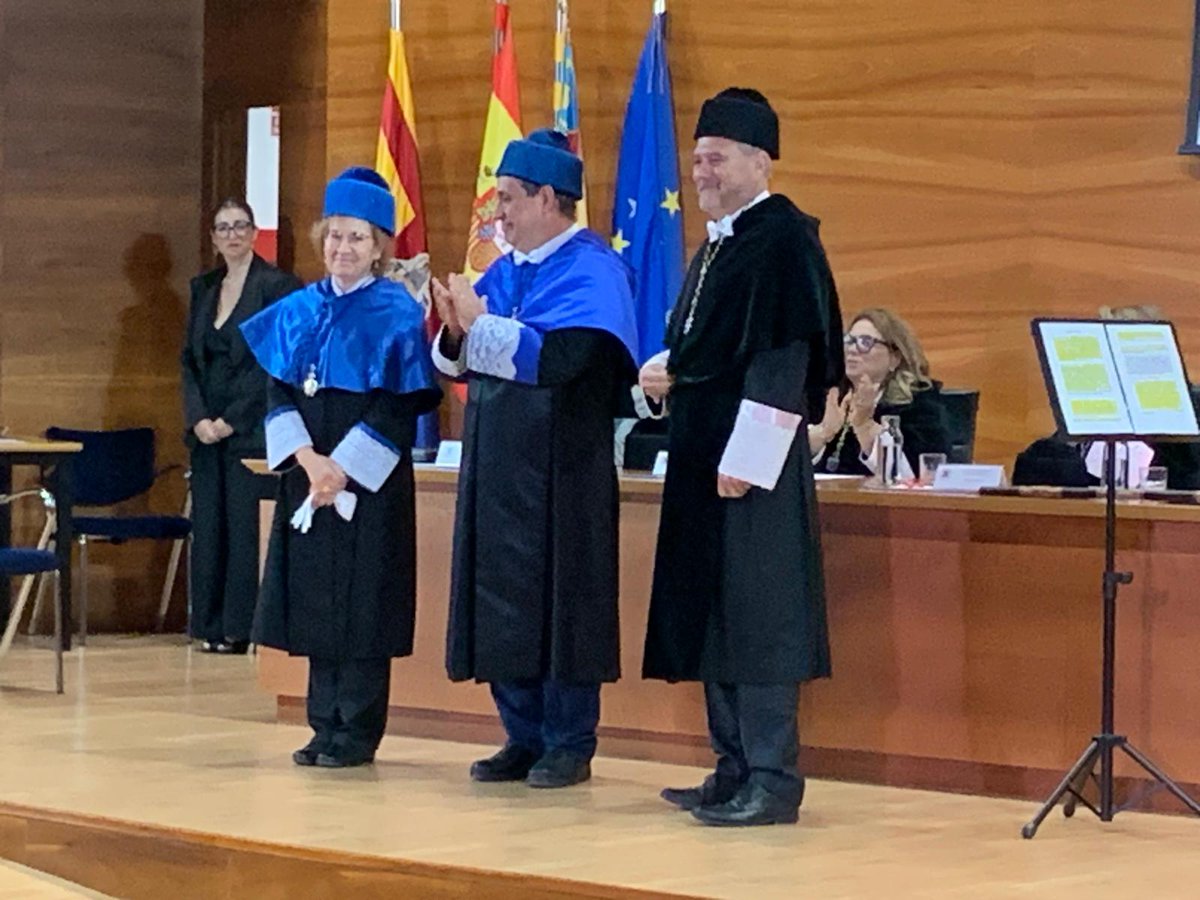 🎉 Enhorabuena a Margarita del Val Latorre Dra.Honoris Causa  por la Universidad Miguel Hernández <a href="/UniversidadMH/">UMH</a>

Coordinadora de la PTI+ #Salud Global <a href="/SaludglobalCSIC/">saludglobalCSIC</a> pti-saludglobal.csic.es e Investigadora del <a href="/CBM_CSIC_UAM/">Centro de Biología Molecular Severo Ochoa</a> <a href="/CSIC/">CSIC</a>
Puedes ver el Acto aquí youtube.com/live/2hKn6JRbw…