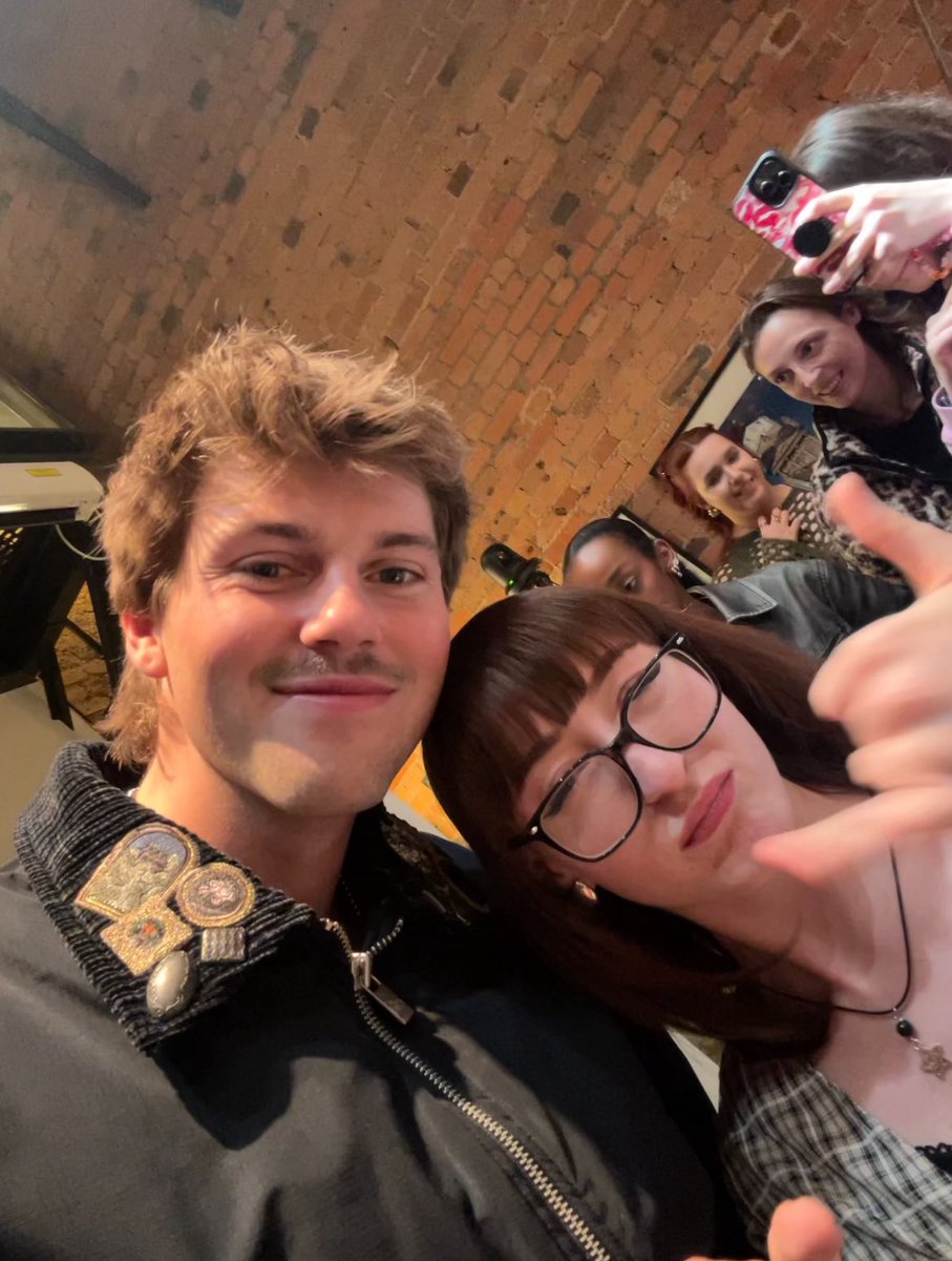 shan is KICKING & SCREAMING 💌 tweet media