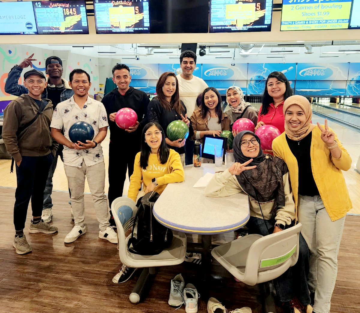🎳 Our Fulbright students &amp; scholars had a fun weekend bowling at Zeppoz!

This cohort is excelling in the classroom and building strong friendships. At WSU, thriving means both academic success and community.