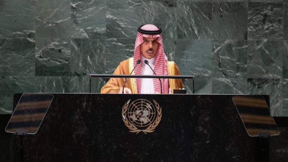 السعودية تثبت موقفها الراسخ في نصرة الحق الفلسطيني، وتعزل الكيان الإسرائيلي عن العالم لتبقى فلسطين هي القضية الحاضرة في وجدان الأمة.

#السعوديه_تقود_الاعتراف_بفلسطين
#السعوديه_تعزل_اسراييل