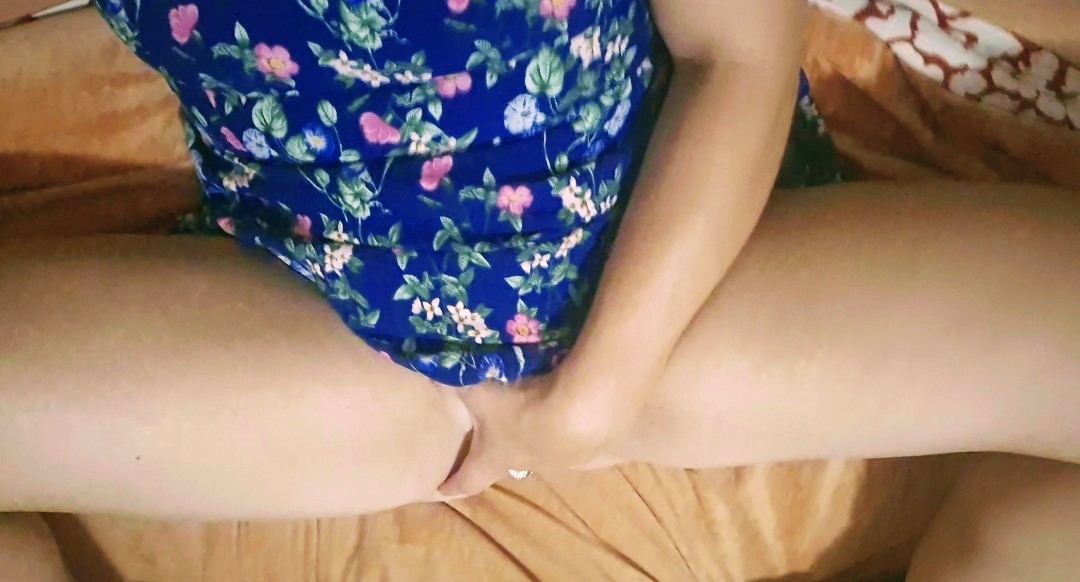 NalaNubs's tweet photo. Tell me what would get you off more..watching me masturbate using my fingers or using toys. Im excited to know what to try in my next video 💦😋 https://t.co/MMoVRNIdL9