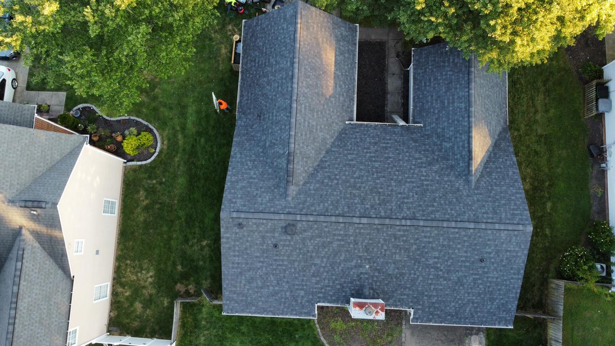 MacawServices's tweet photo. A strong roof means peace of mind. 🏠✨ At Macaw Construction we deliver roofing solutions built to last in Davidson / Charlotte &amp; nearby cities.

#RoofingCharlotte #RoofingHuntersville #RoofingCornelius #RoofingDavidson #RoofingMooresville #HomeImprovement #RoofReplacement #UUEE https://t.co/SoPNY8CGsC