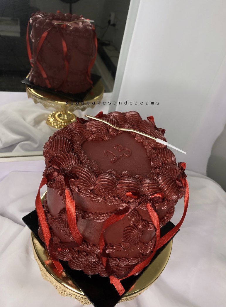 blaqbakes's tweet photo. 😍🥰
.
Let’s be part of your celebration plans, we deliver beautiful &amp; yummy cakes to everywhere in Abuja
—
Flavors- Vanilla &amp; Chocolate 
.
Frosting- Whipped Cream
—
To order, please click the link in our bio or dm @blaqbakes 🙏🏽❤️
#AbujaTwitterCommunity https://t.co/sT2IAmRFpz