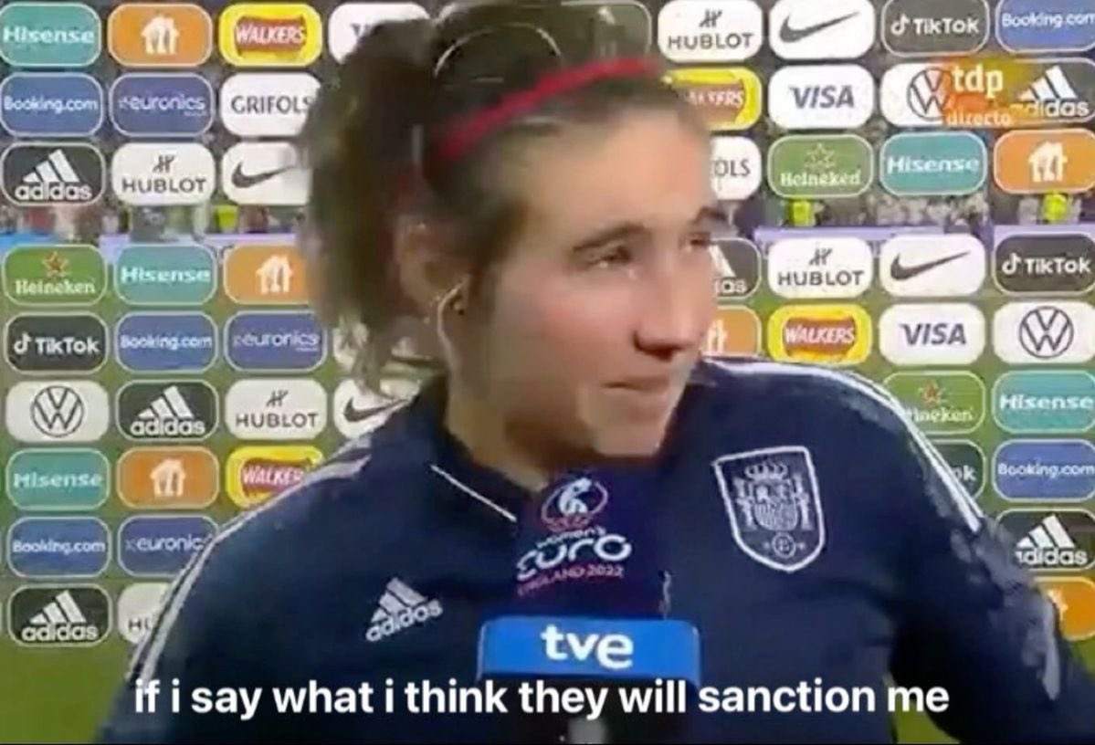 milaawfc's tweet photo. if i was at that ceremony i would end up in the news https://t.co/idZxUUjXD1