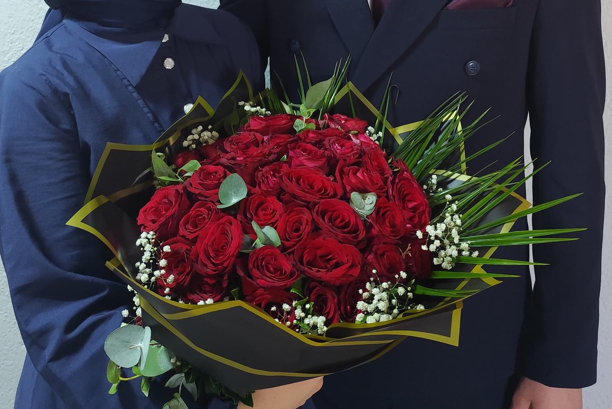 opia_v's tweet image. Şeyyy ben nişanlandımm......