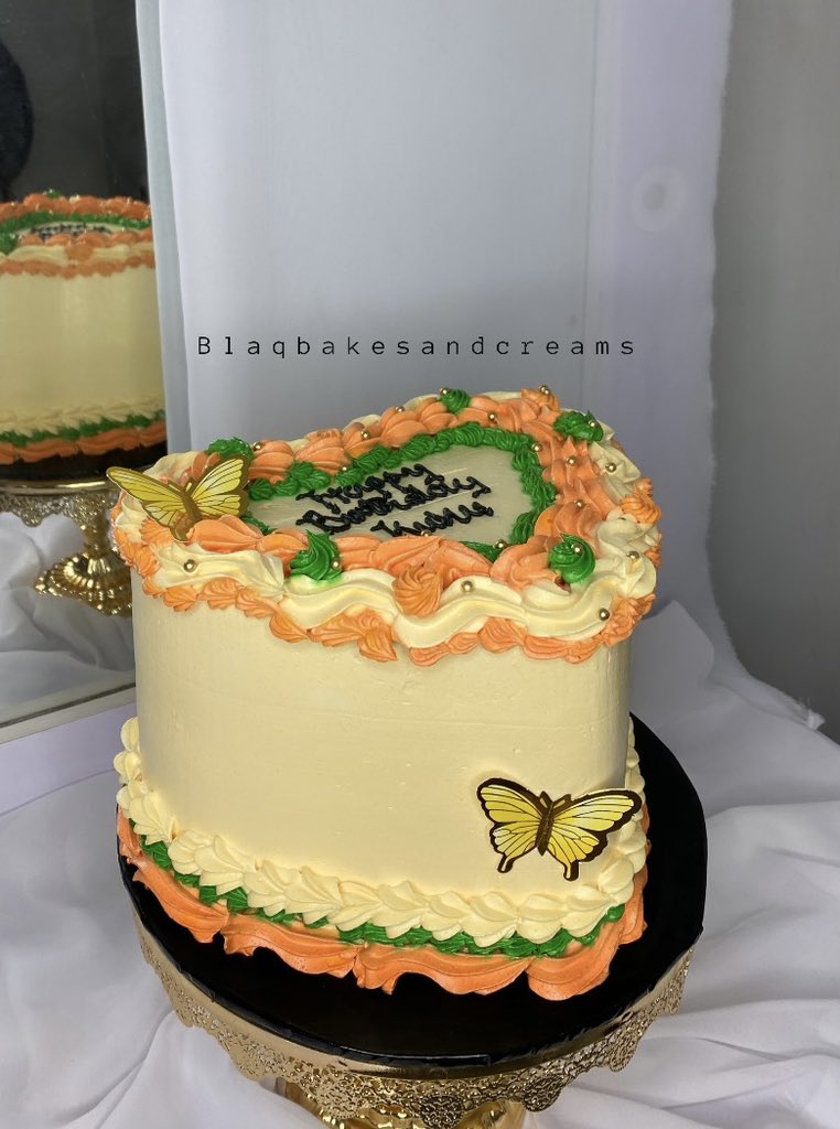 blaqbakes's tweet photo. Beautiful 😍🥰
.
Let’s be part of your celebration plans, we deliver beautiful &amp; yummy cakes to everywhere in Abuja
—
Flavors- Redvelvet &amp; Cookies&amp;creams 
.
Frosting- Whipped Cream
—
To order, please click the link in our bio or dm @blaqbakes 🙏🏽❤️
#AbujaTwitterCommunity https://t.co/VLRIkyDtxf