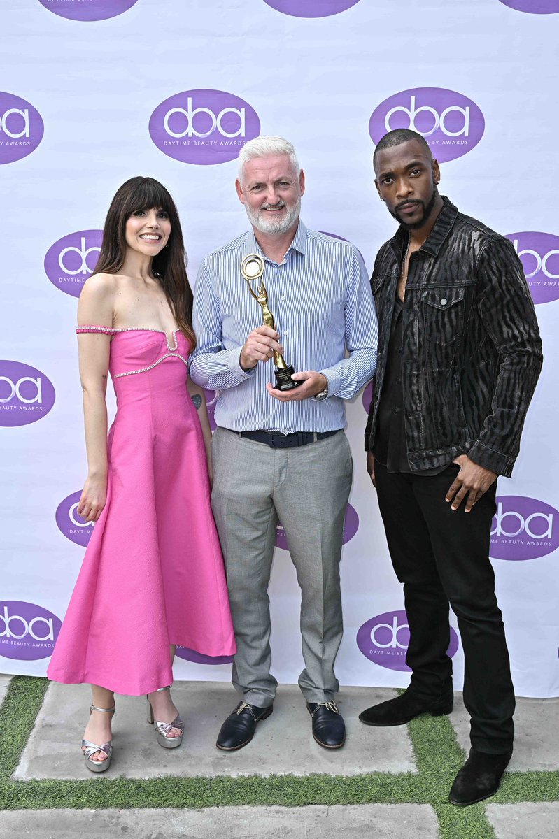 pax_official's tweet image. Honored to receive The Sleeping Beauty Award at the Daytime Beauty Awards for Sleep by PAX.⁠
⁠
This is not just a dream, it is science. 💜⁠
⁠
A big thank you to @JayPharoah and @JustineMachine for presenting this award.⁠
⁠
#DaytimeBeautyAwards #PAX #SleepByPAX #PAXLIFE