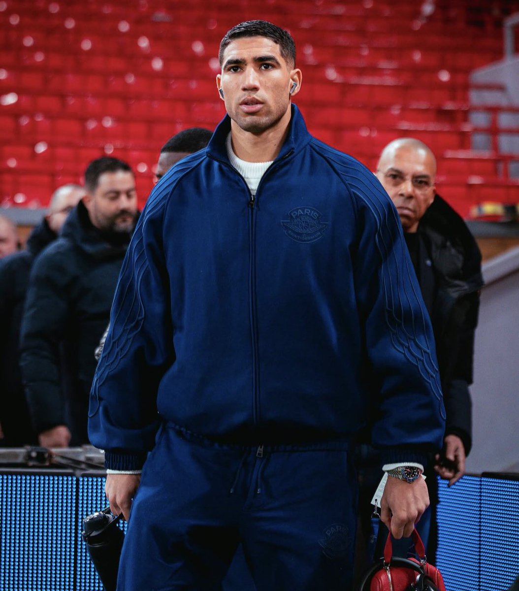 FRMFXtra's tweet photo. 🚨🚨 𝑶𝑭𝑭𝑰𝑪𝑰𝑬𝑳 : Achraf Hakimi termine 6ème au Ballon d’Or 😳

On est fiers de toi @AchrafHakimi ❤️ Le Ballon d’Or du peuple 🇲🇦

RDV aux #FIFATheBest inshallah 🙌 https://t.co/hLr6vUKtsI
