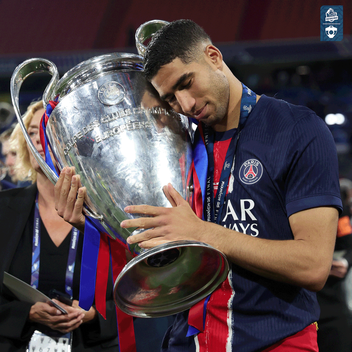 Footballogue's tweet photo. Achraf Hakimi 🇲🇦 6e du Ballon d'Or, il y a 𝗦𝗖𝗔𝗡𝗗𝗔𝗟𝗘 ou c'est 𝗡𝗢𝗥𝗠𝗔𝗟 ? 🤔 🌕 https://t.co/4lHXpGgMAO