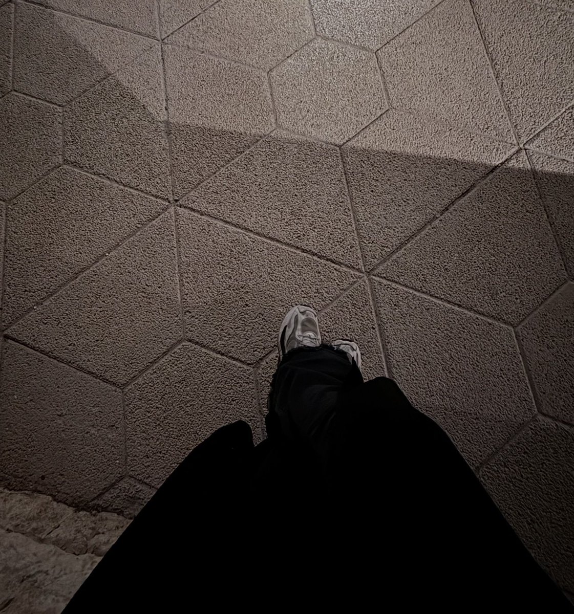 yeucic's tweet photo. night walk https://t.co/4auxUiIE9X