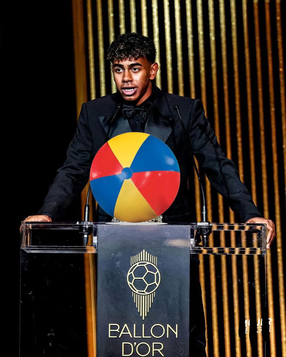 YasujiroOficial's tweet photo. 🔴 ÚLTIMA HORA 
Felicitar a Lamine Yamal por la consecución del Balón de Playa. El jugador del Fútbol Club Barcelona se convierte en el primer jugador de 18 años que lo consigue y en el primer español en ganarlo.
#BallonDor https://t.co/n0csGWxykK