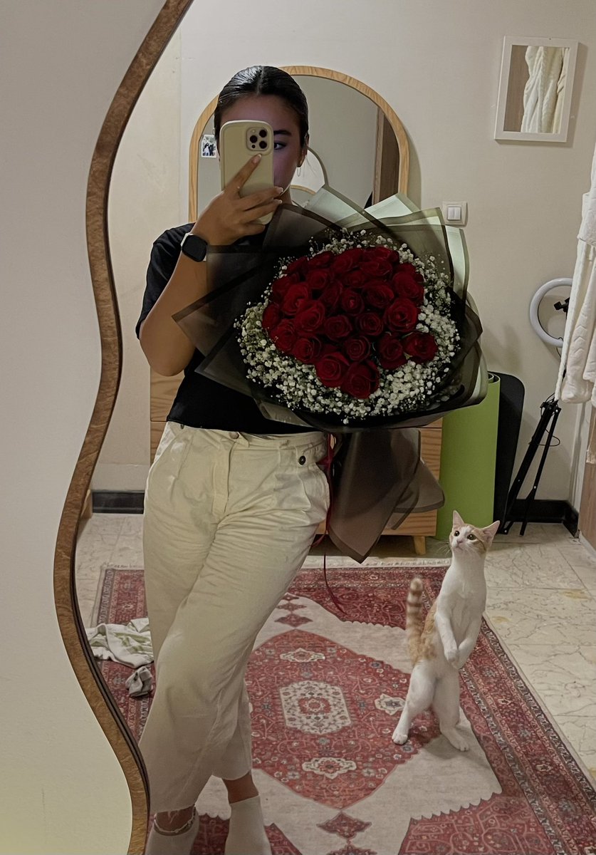 این بچه داره کار میکنه تا وقتی بزرگ شد برای خودش یه دسته گل بخره 💔