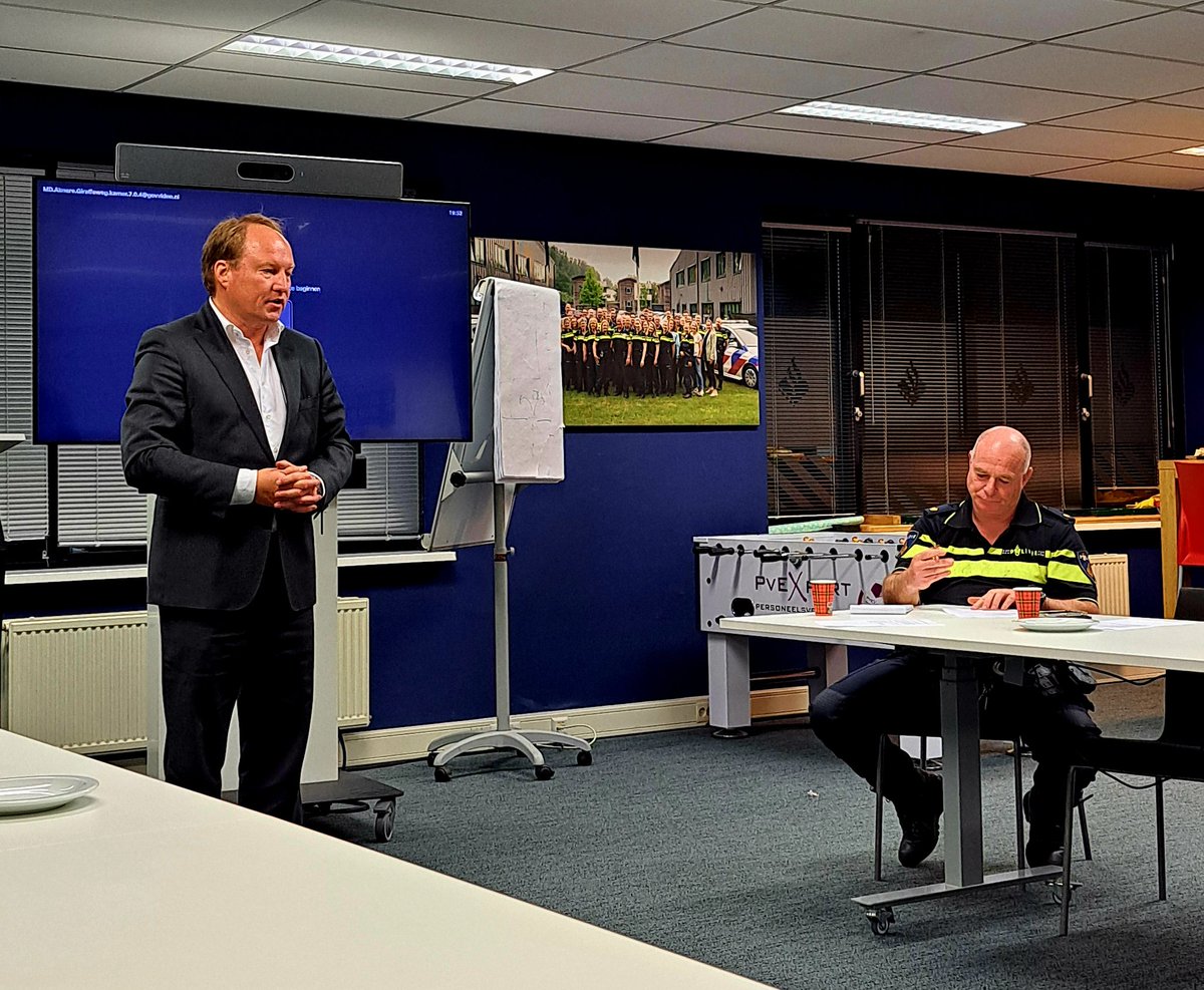 Burgemeester van Almere tweet media