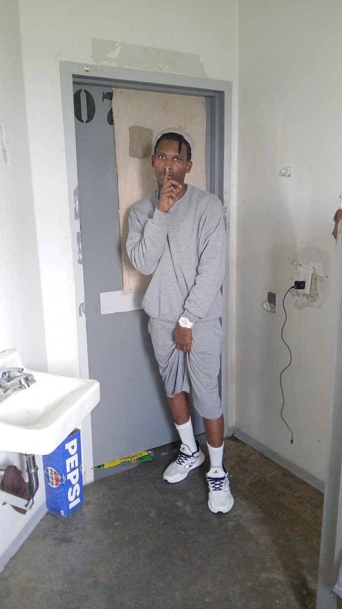 FlyGuwop's tweet photo. Oh yea, I have a princess too ❤️‍🩹 BUT #10yearslater💯 #FreeLuv🖤 https://t.co/GYr7fXvaO4