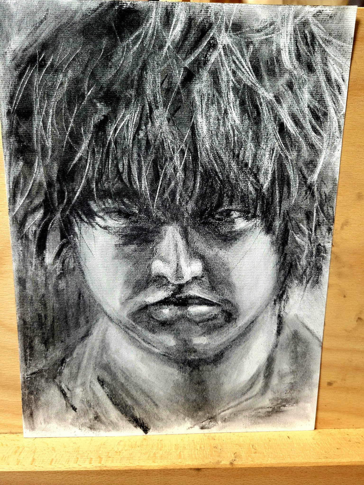 炭で描いた絵 今日描いた竈門炭治郎の絵、思ったより時間かかった😅 服は