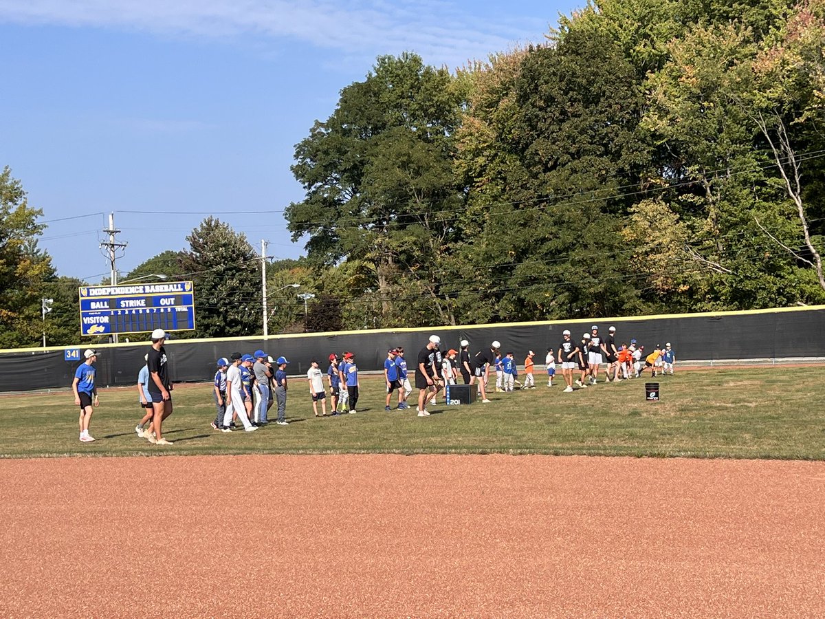 INDYbaseball216's tweet image. Thanks to the young baseballers and their families for enjoying some quality time on their future field with our HS players who served as skills coaches!