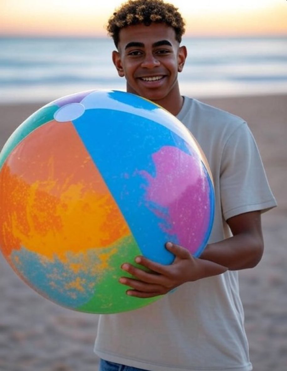 Pues vamos a reírnos como hicieron con Vinicius cuando el si que lo mereció

#LamineBalóndeplaya