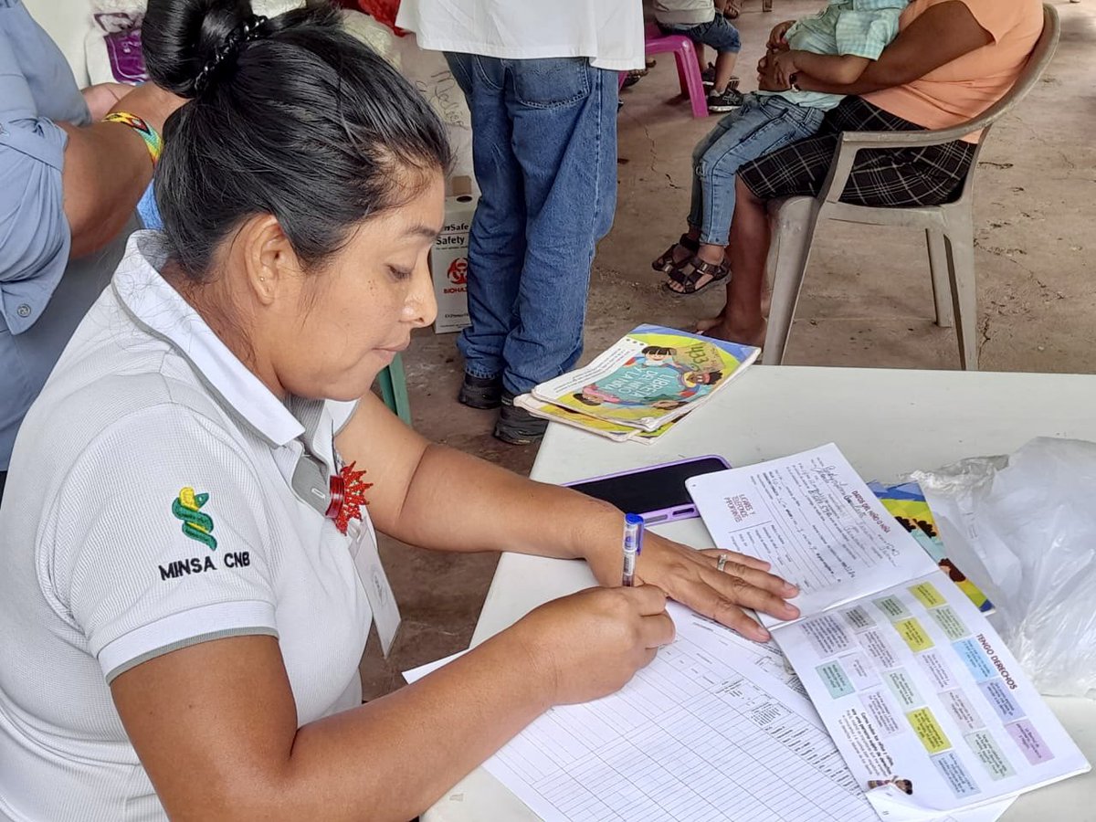 Personal <a href="/MINSAPma/">Ministerio de Salud de Panamá</a> y <a href="/NutreHogar/">Nutre Hogar Nacional</a> hacen peso-talla a beneficiarios del programa de galletas y cremas de Fundación Sus Buenos Vecinos <a href="/bancogeneral/">Banco General</a> y reciben desparasitantes y vacunas ya han visitado las comunidades del distrito de Nurum, Comarca Gnabe luego seguirán en Nole Duima