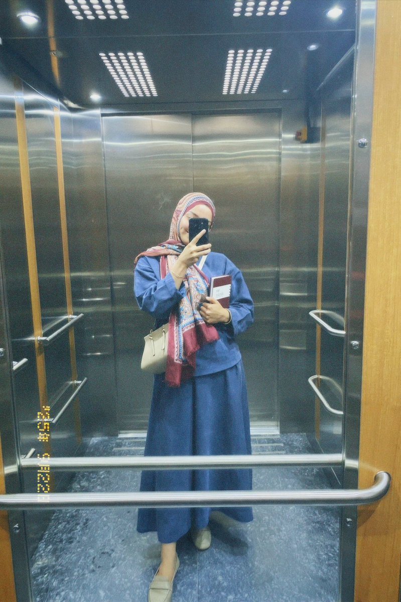 ✨🤎
"Sana geldim. 
Gelmeyecektim. 
Yolda gelmemem için elli tane sebep saydım ama sebepleri saydıkça fark ettim ne kadar çok gelmek istediğimi."