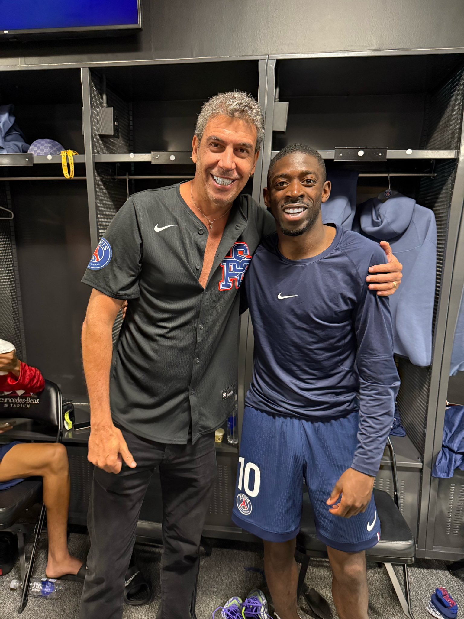 Elías Ayub junto a Dembélé | @arturoelias