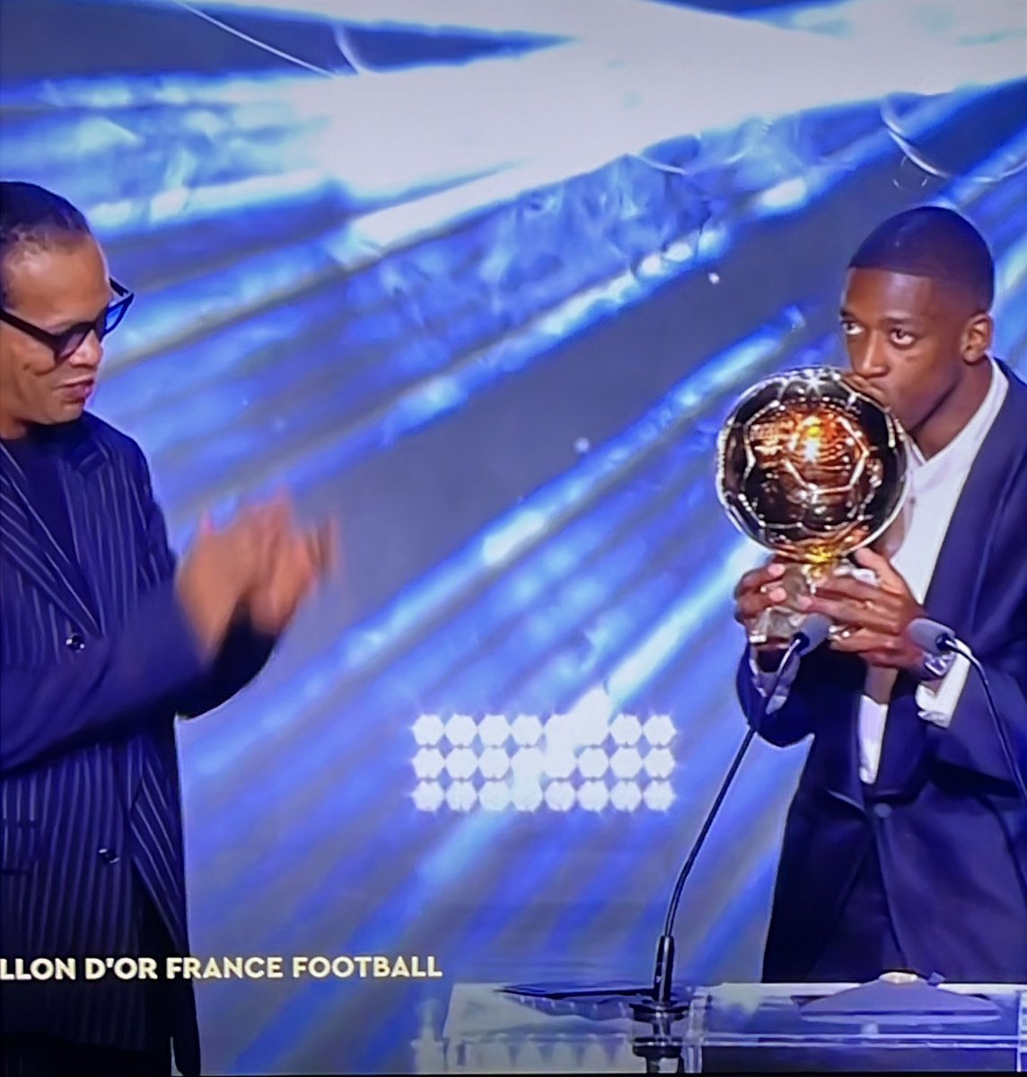 🎙️<a href="/dembouz/">Ousmane Dembélé</a> : « Ce titre individuel, c’est le collectif qui l’a remporté ! » 🤩

<a href="/JulienMaynard/">Julien Maynard</a> <a href="/MegaPSG_/">MEGA PSG 🇵🇸</a> #TeamPSG <a href="/ballondor/">Ballon d'Or</a>