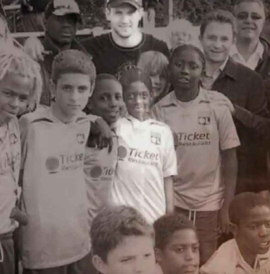 <a href="/Ilyestn69/">Ilyes 🇵🇸</a> <a href="/ActuFoot_/">Actu Foot</a>