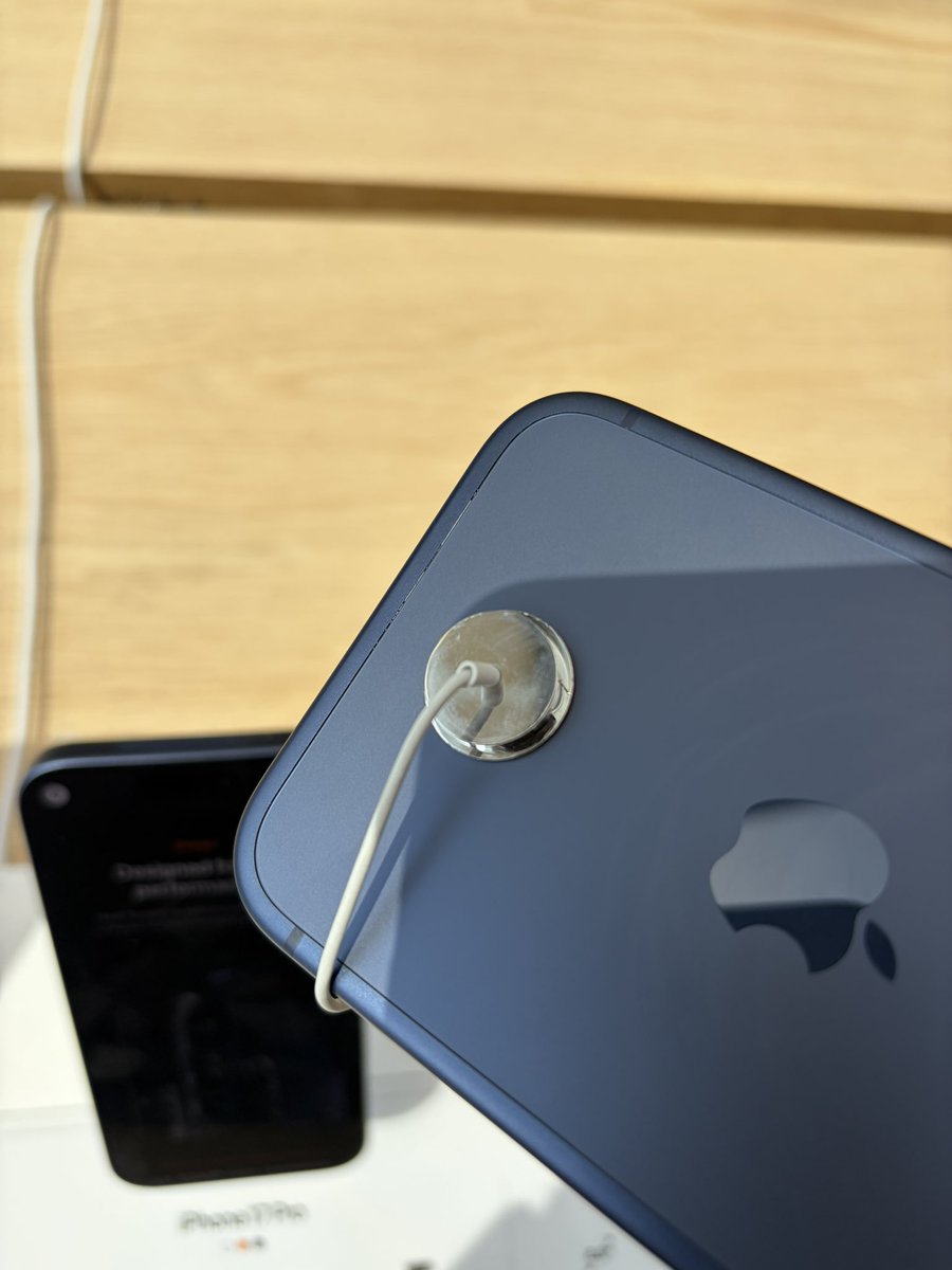 На темных прошках следы клея чтоли?