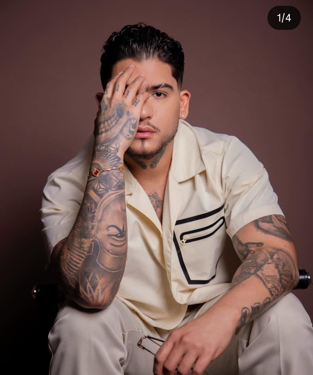 El sólo era un chico que estaba volviendo a ser el, volviendo a luchar por sus sueños, en efecto una mala mujer si te puede dañar la vida.💔😪
JUSTICIA PARA BKING 🤍😪