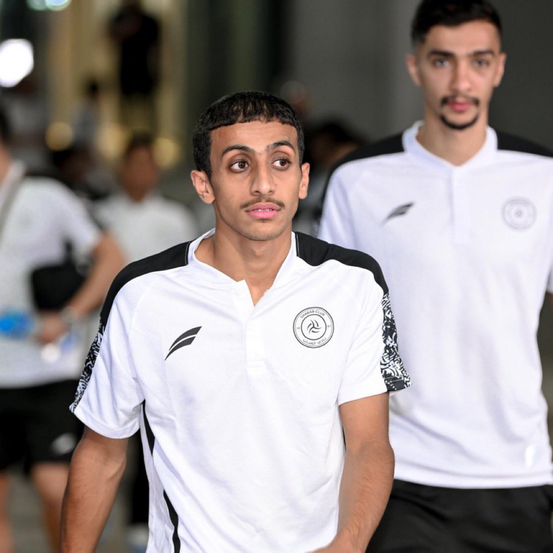 رغم الاخطاء التحكيمية يظل الشباب ( كبير عملاق نادر الوجود &gt; الف مبروك للشباب والشبابيين .