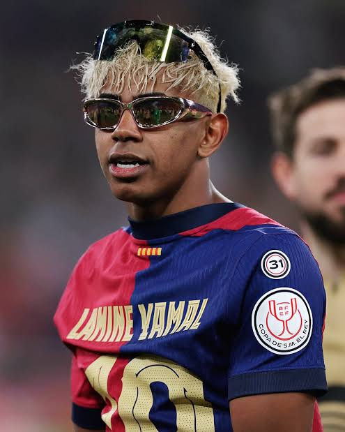 Dembélé : D'or est le ballon 
OM : D'or et de platine
Yamal : Y qué fue ?
#BallonDor #OMPSG #OusmaneBallonDor