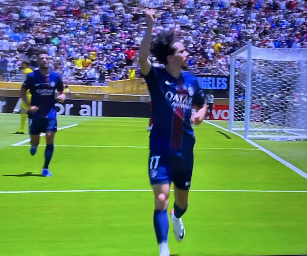 If you love football, you love Vitinha! 
Nunca vou entender como o cabeça de noodles ficou à frente do nosso mágico.