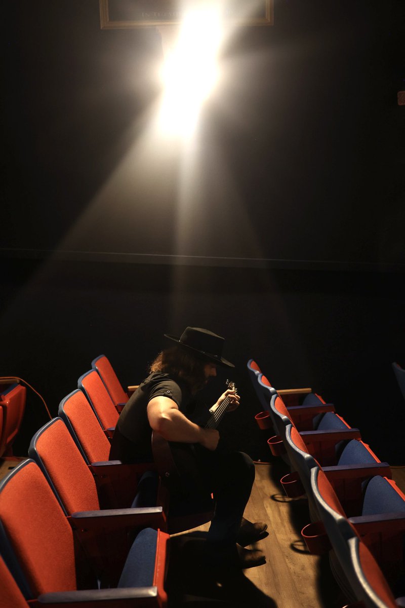 CJSolar's tweet image. About to board my flight back from @mvsongwritersfest but wanted to say a big thanks to @mattcasey33 for the hard work he does to put this thing on! Thanks to everyone who came to watch me and all the other super talented songwriters! Had a blast and can’t wait to be back!