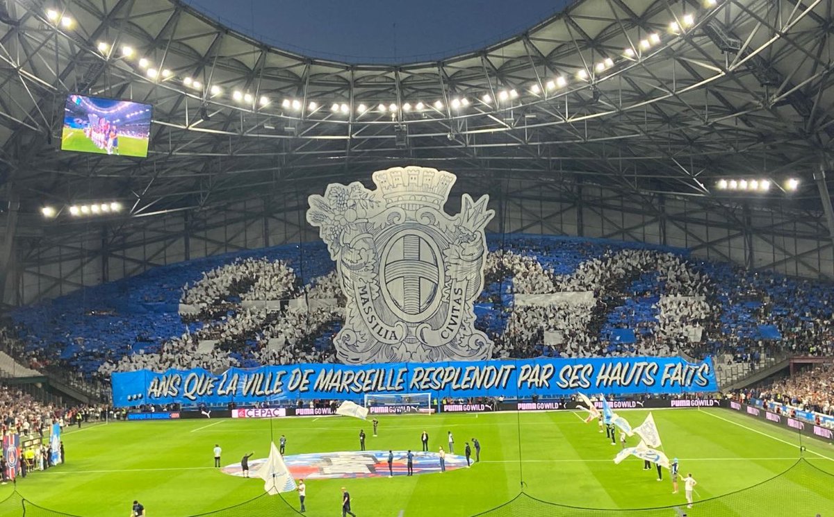 familystef's tweet photo. Quel travail des groupes encore une fois un gros respect à eux pour ce rendu exceptionnel des deux virages Forza OM 💪🔵⚪️ #TeamOM https://t.co/mvO7WTi4eK