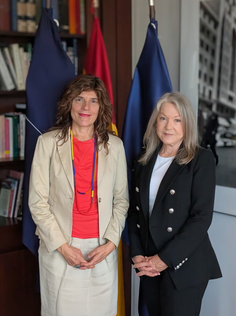 SpainInTheUSA's tweet photo. Excellent meeting between Amb. Moreno and @CityStAug Mayor @NancySikesKline! Very happy to collaborate with St. Augustine, the first Spanish permanent settlement in the U.S., and to keep strengthening our friendship and cooperation. 🇪🇸🤝🇺🇸 https://t.co/E49sKVndac