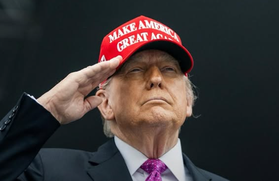 PublinewsGT's tweet photo. ¿Un millón de dólares por la residencia estadounidense? 🧐 La nueva "Tarjeta Dorada" de la administración Trump busca atraer a grandes inversionistas. 
https://t.co/a72hkLbqYd #InversionUSA #NoticiasEEUU #publinewsv #PublinewsGT https://t.co/Rb1rjrXtIo