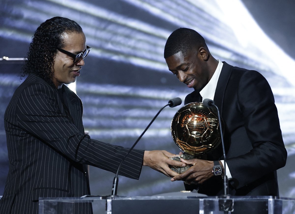 🗣️ Ousmane Dembele on winning the Men's Ballon d'Or. "It's been an incredible year with PSG. It's exceptional that Ronaldinho is handing me this title. 

"I thank everyone at PSG. President Nasser Al-Khelaifi and Luis Enrique are both like dads to me.

"I also thank all the clubs