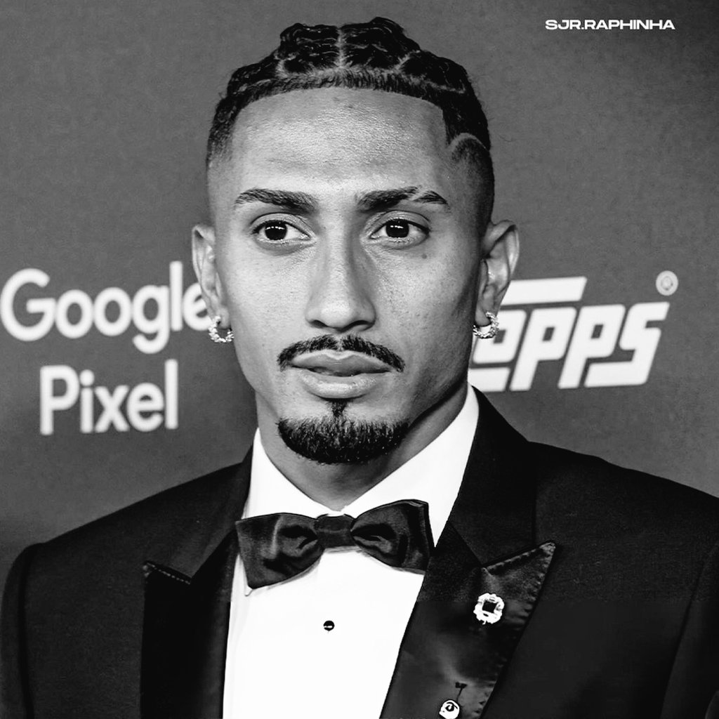 MRaptor16's tweet photo. #BallonDor 
هُناك فضائح كروية عديدة . .

يد مارادونا - هدف هيرست في ألمانيا - نيشيمورا أمام الهلال - سباعية ألمانيا ضد البرازيل - مؤامرة خيخون - الكالتشيوبولي
و المزيد..

إحتلال رافينها للمركز الخامس في ترتيب الكرة الذهبية بلا نقاش هي أكبر فضيحة في تاريخ اللعبة. https://t.co/AlnRyk3ffD