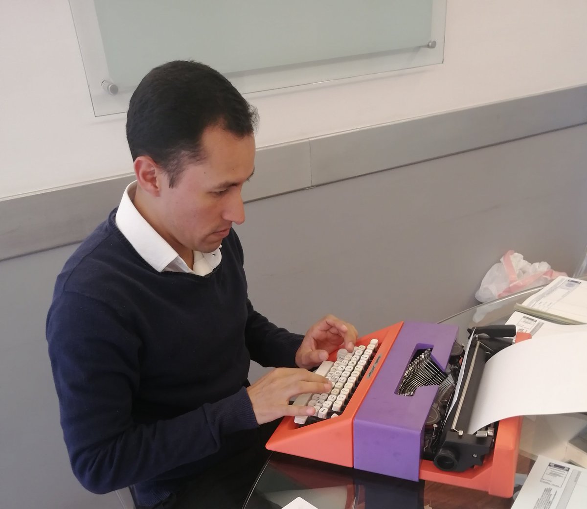 JAVIER_VALENZO's tweet photo. Cuando debo presentar un escrito de término antes de las 23:59...
Yo en corto a las 23:50... https://t.co/txm45uO0S7