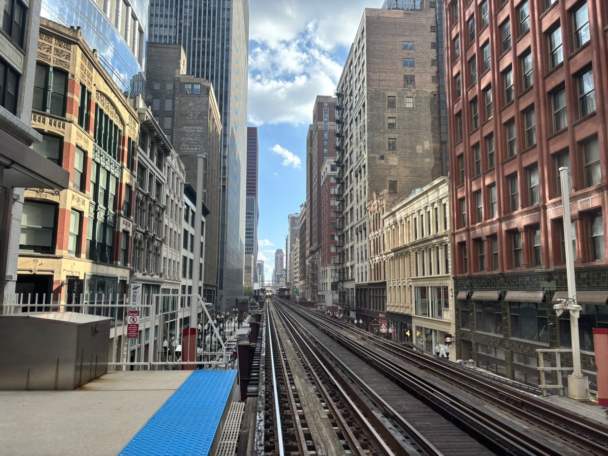 north0fnorth's tweet image. few things better than chicago in september