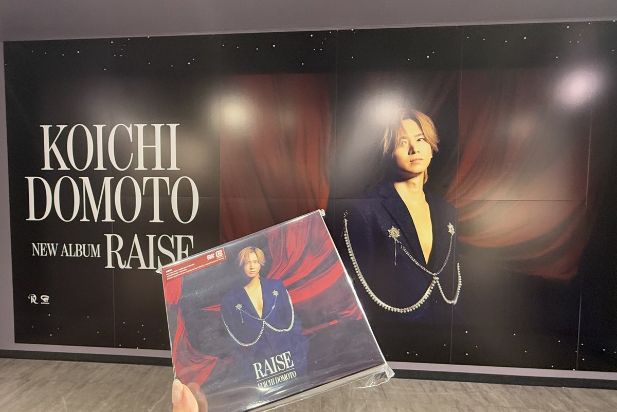 cgash_mm's tweet photo. 9/13に買ったんだけど初週売上にカウントされてます…よね？
タイプロではお世話になりました！！！！
ナイミュの演出、バラエティーの域を超えたクオリティーでめっちゃかっこよかったです！！！
 #RAISE https://t.co/BNQojb7ET2