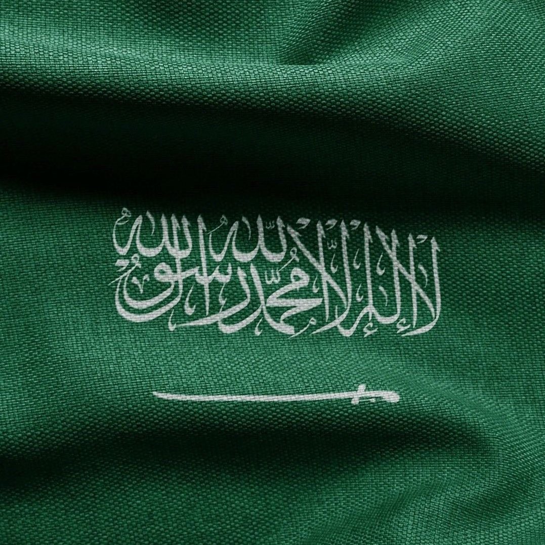 أدام الله على وطننا الغالي الأمن والآمان، والرخاء والاستقرار والتقدم والازدهار، وحفظ الله قيادتنا الرشيدة وسدد خطاهم إلى كل خير 🇸🇦 #اليوم_الوطني_عزنا_بطبعنا