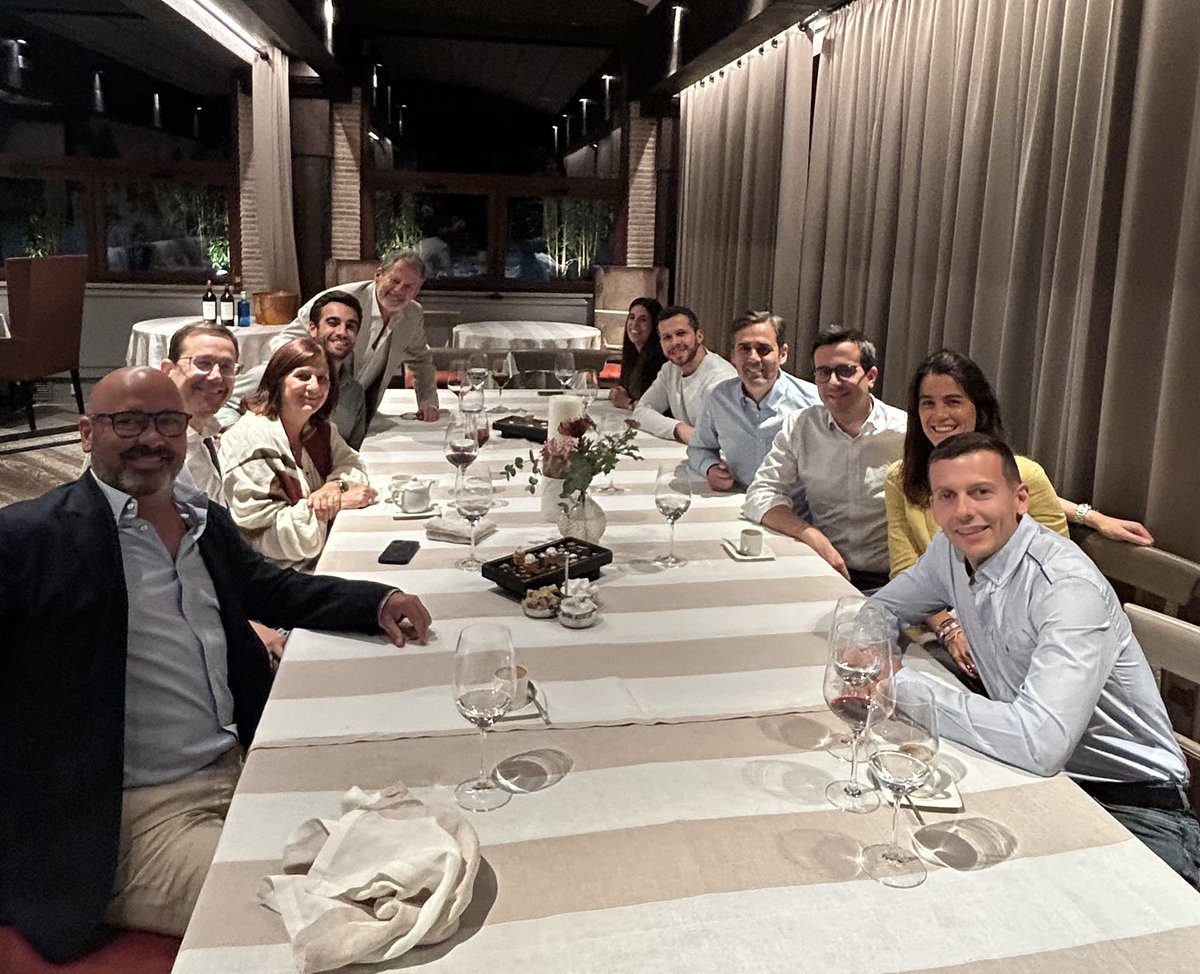 “Equipazo” ready para el curso. Casos reales de ablacion de FA+ cierre simultáneo de orejuela . Experiencia que compartimos con colegas de nuestro país en beneficio de nuestros pacientes <a href="/TomasDatino/">@TomasDatino</a> <a href="/AdolfoFontenla/">Adolfo Fontenla</a> <a href="/AbbottNews/">Abbott</a> <a href="/CardioQuironMad/">CardioQuironMadrid</a> <a href="/QS_Madrid/">Hospital Universitario Quirónsalud Madrid</a>