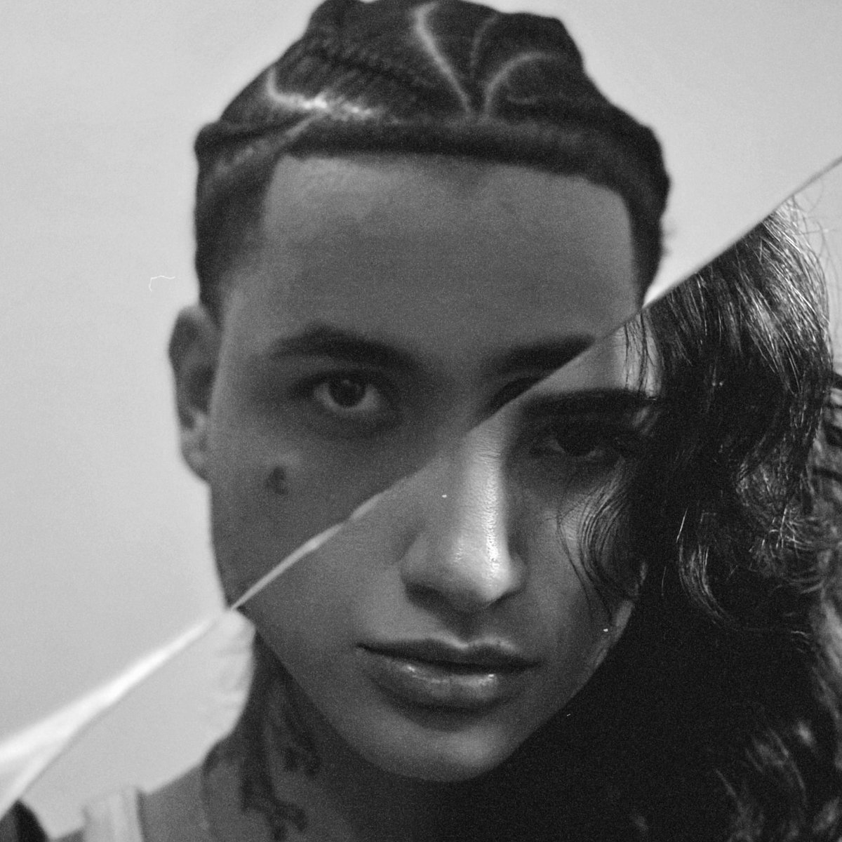 daylimns's tweet image. “SAUR”: double-single feat. Kawe 
 ‘Ruas Que Eu Andei’ &amp;amp; ‘Frenesi’ 

25/09, quinta-feira, às 21h