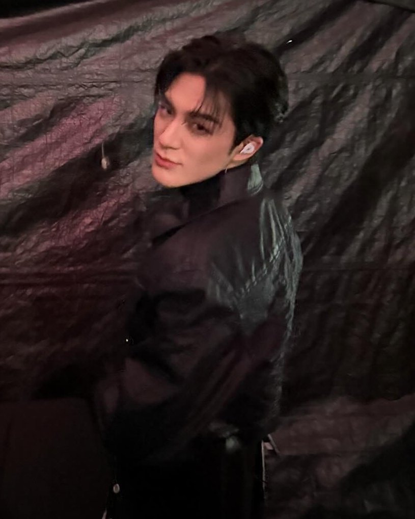 markleb's tweet image. Covered in black, but trust me this body knows how to speak without words.