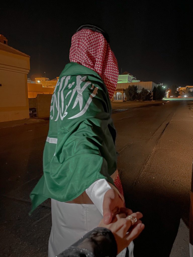 انا وانت بالسياره نحتفل معاً بالوطن 🇸🇦💚
It’s a perfect date