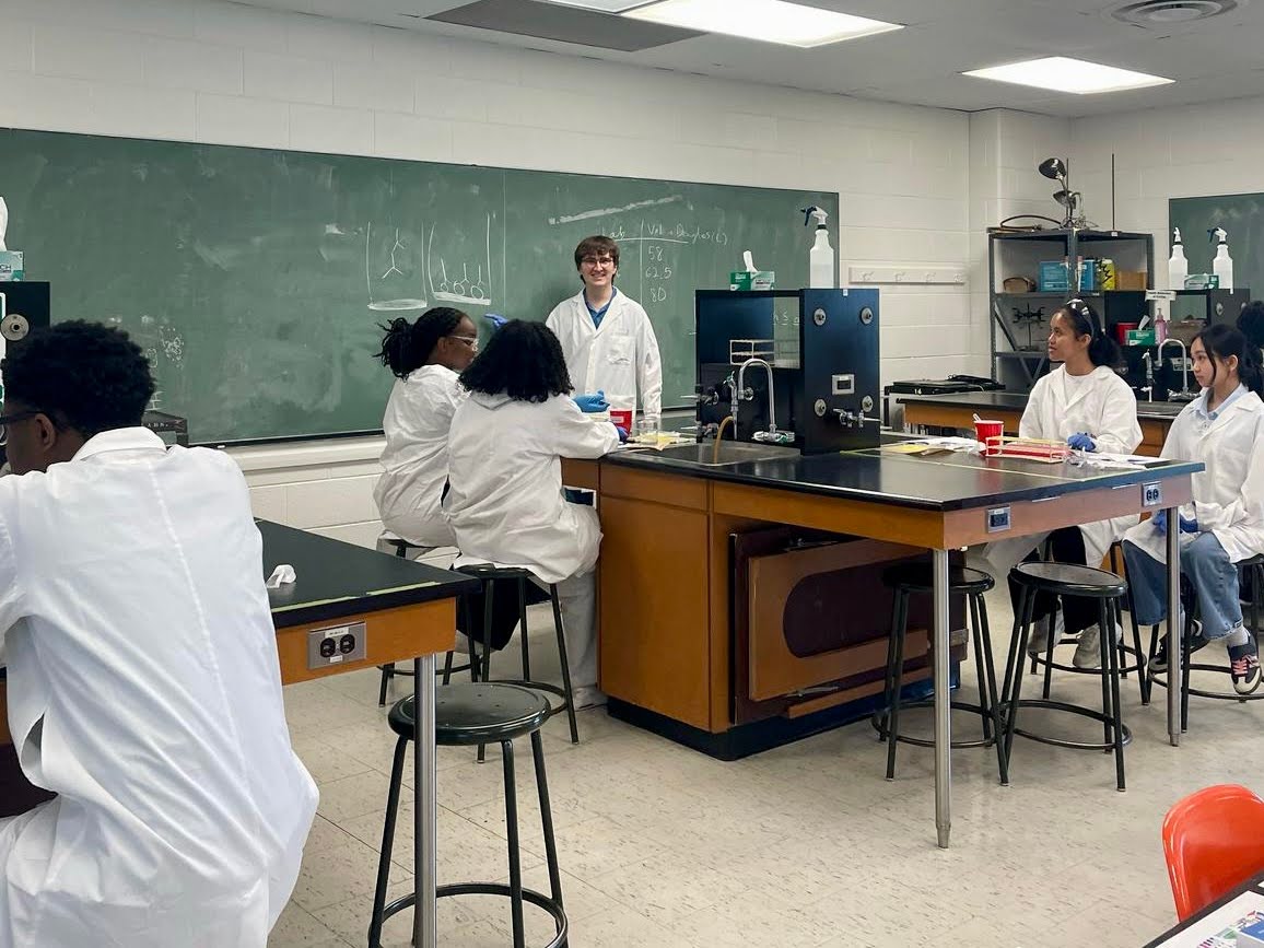 transcriptsblog's tweet image. Read Grace&apos;s article in Transcript&apos;s Blog on Biochemistry Day, where 70 high school students explored careers, toured labs, and discovered the excitement of biochemistry! transcripts.blog/2025/08/18/bio…