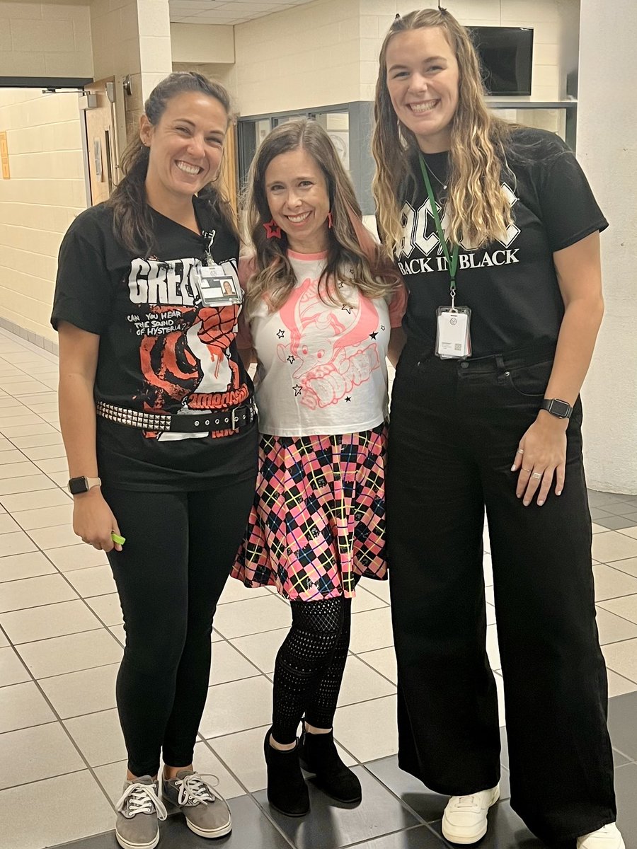 Punk Rock Day! 🎸 🤘🏼 <a href="/SVHS_Counseling/">SV School Counseling</a> Rocks! #HomecomingWeek2025