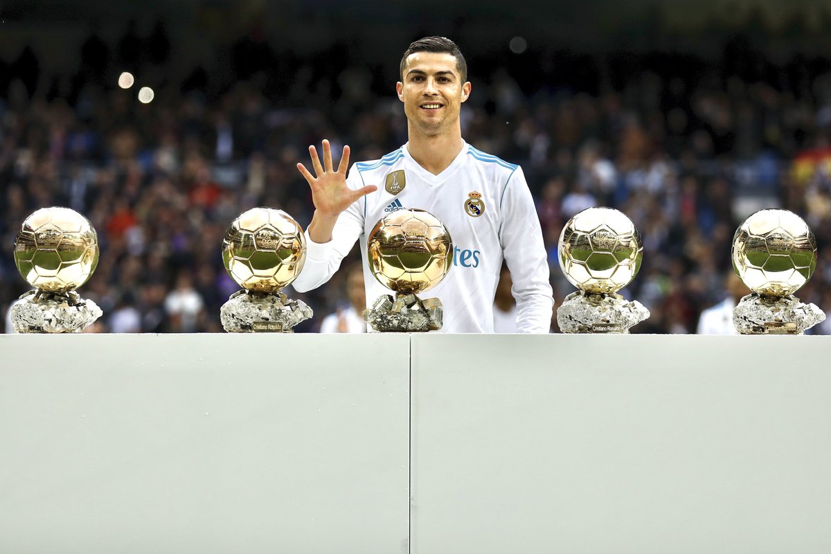 لا والله صدق مو عشاني احبه واشبح له

كيف قدر يفرد اصابعه الخمس في زمن المحاباه والعشق لذاك اللاعب؟؟؟

كريستيانو قصه كروية عظيمه ❤️