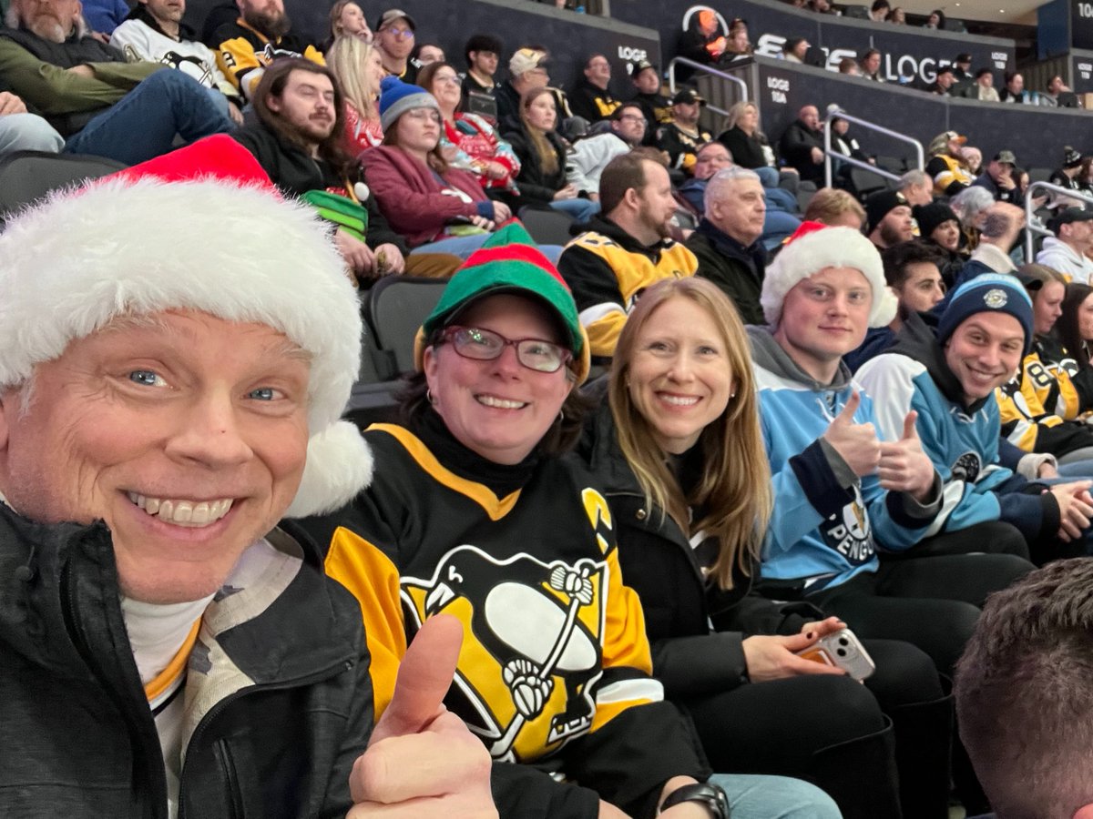 cSCATonX's tweet photo. @MarioLemieuxFdn @PPGPaintsArena The family wants to see the Flower! https://t.co/pxtToXAzKc