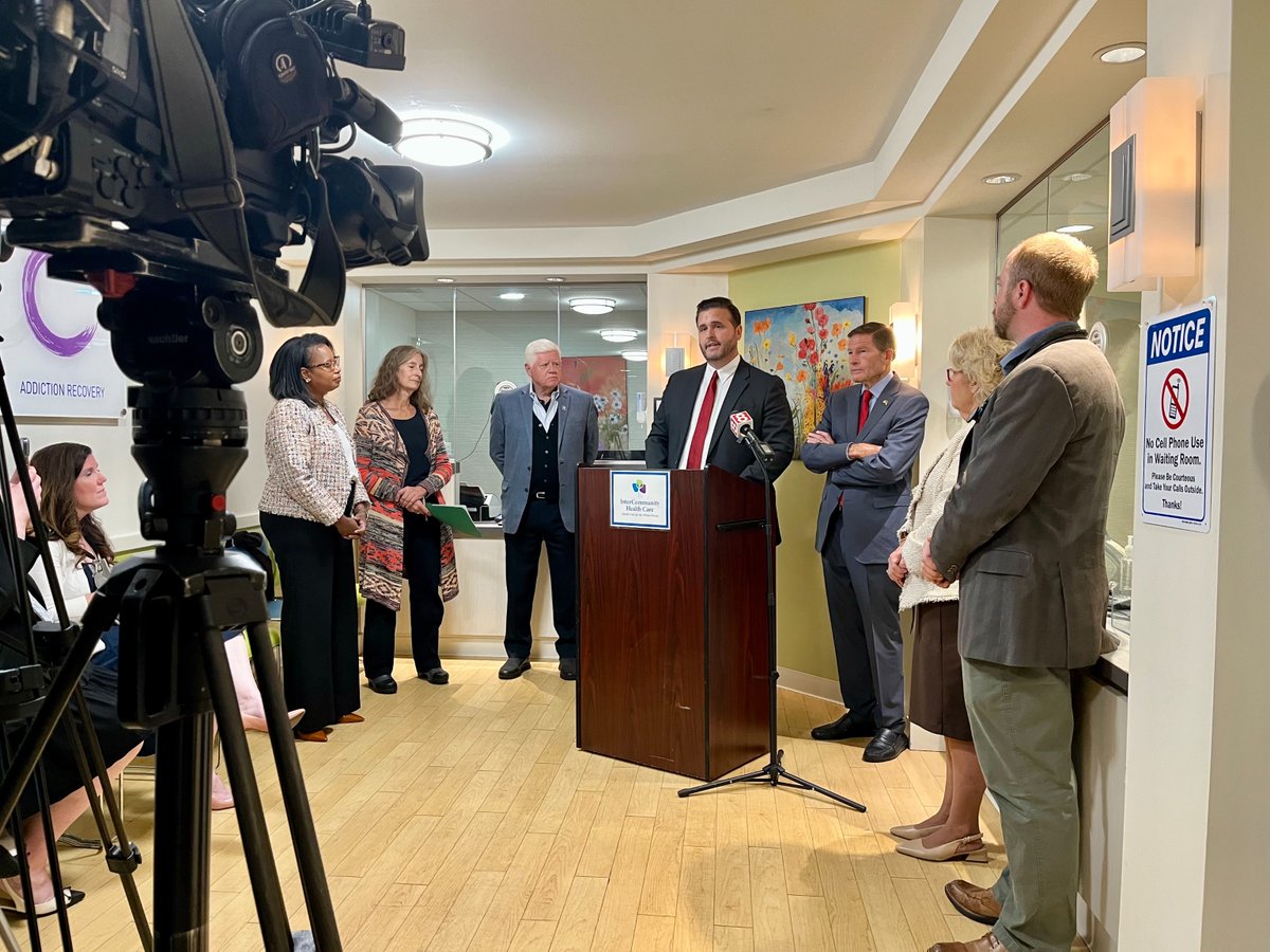 Today, <a href="/unitedwayincceo/">Eric Harrison</a> stood with Congressional leadership and allies to advocate for affordable, quality health care. 40% of CT residents are forced to make impossible choices as they struggle to pay for health care in addition to the rising cost of living. #UnitedtoEndPoverty